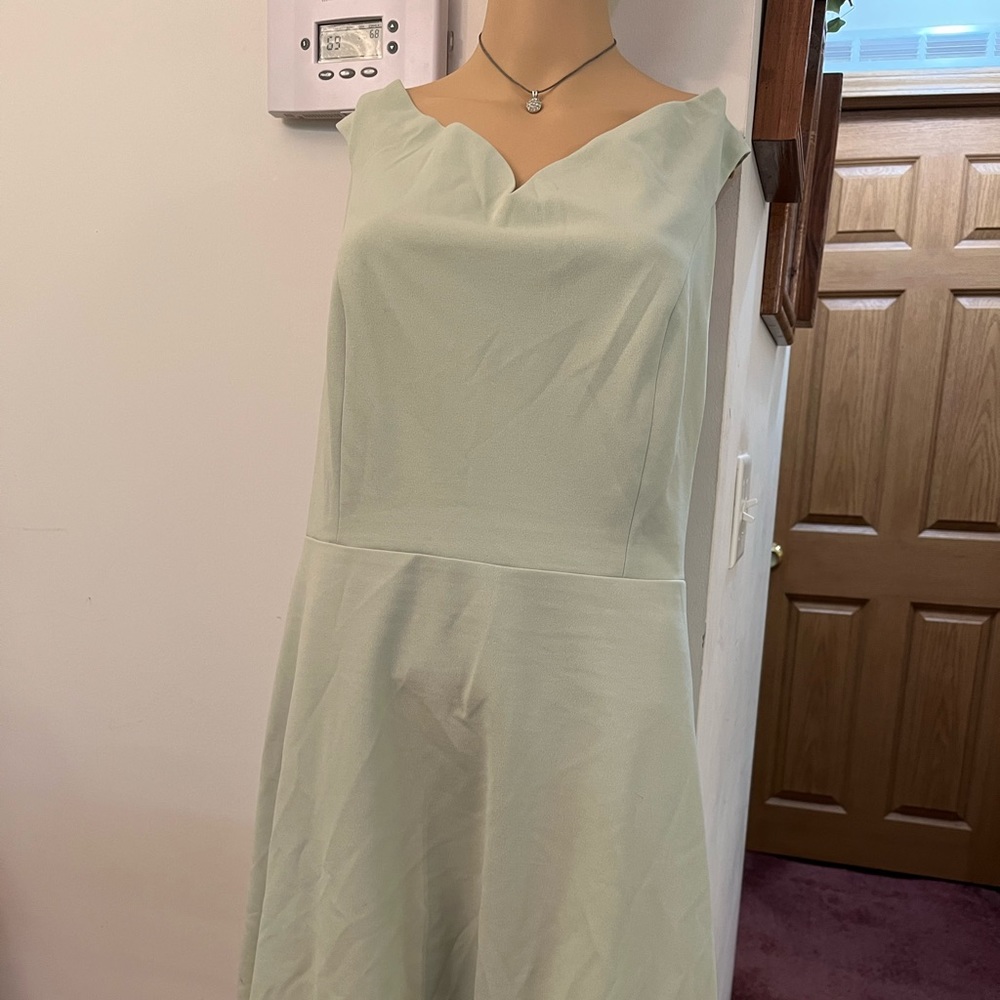 Absolutely beautiful dress size 3X fits 2X I wear 18 fit me fine♥️